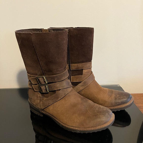 UGG Lorna waterproof boots, size 9 - Picture 2 of 8